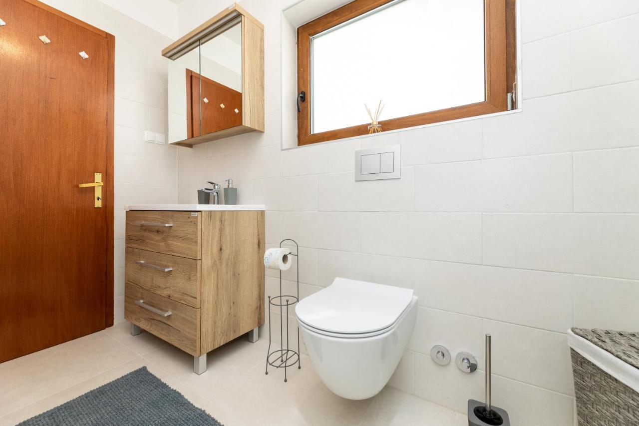 Apartments Vjeko Крк Екстер'єр фото