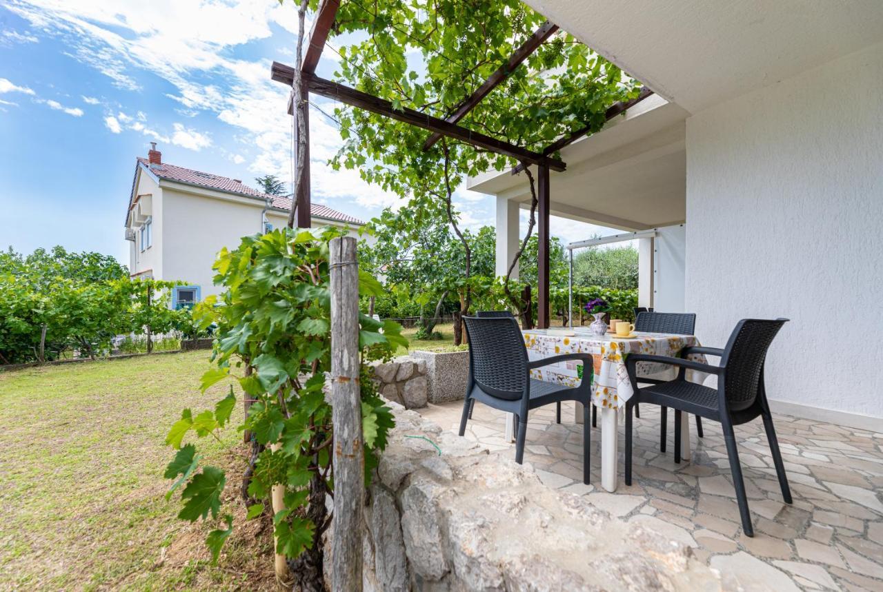 Apartments Vjeko Крк Екстер'єр фото