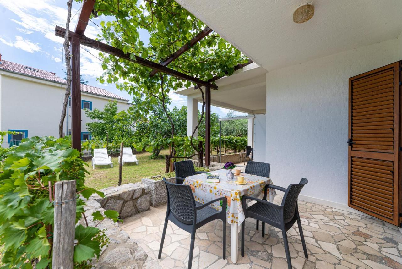 Apartments Vjeko Крк Екстер'єр фото