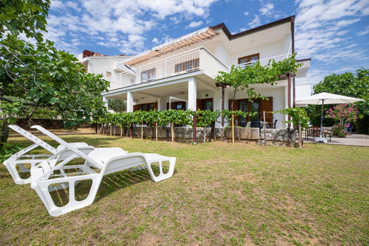 Apartments Vjeko Крк Екстер'єр фото